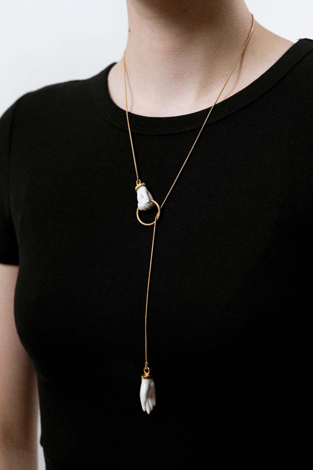 LITTLE HANDS LINK NECKLACE -ANDRESGALLARDO
