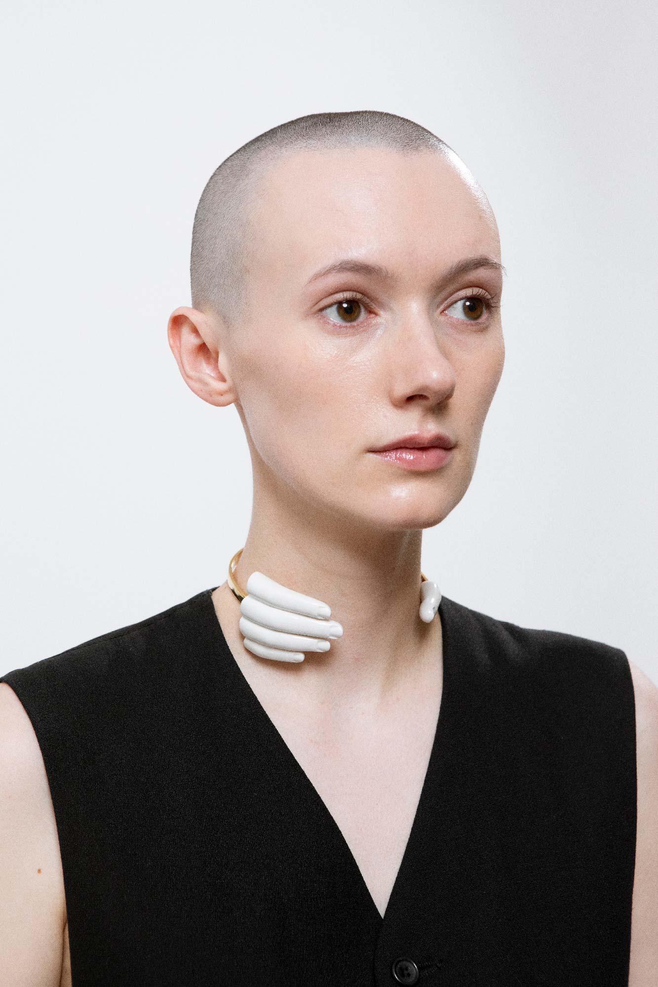 HAND GRAB CHOKER - ANDRESGALLARDO