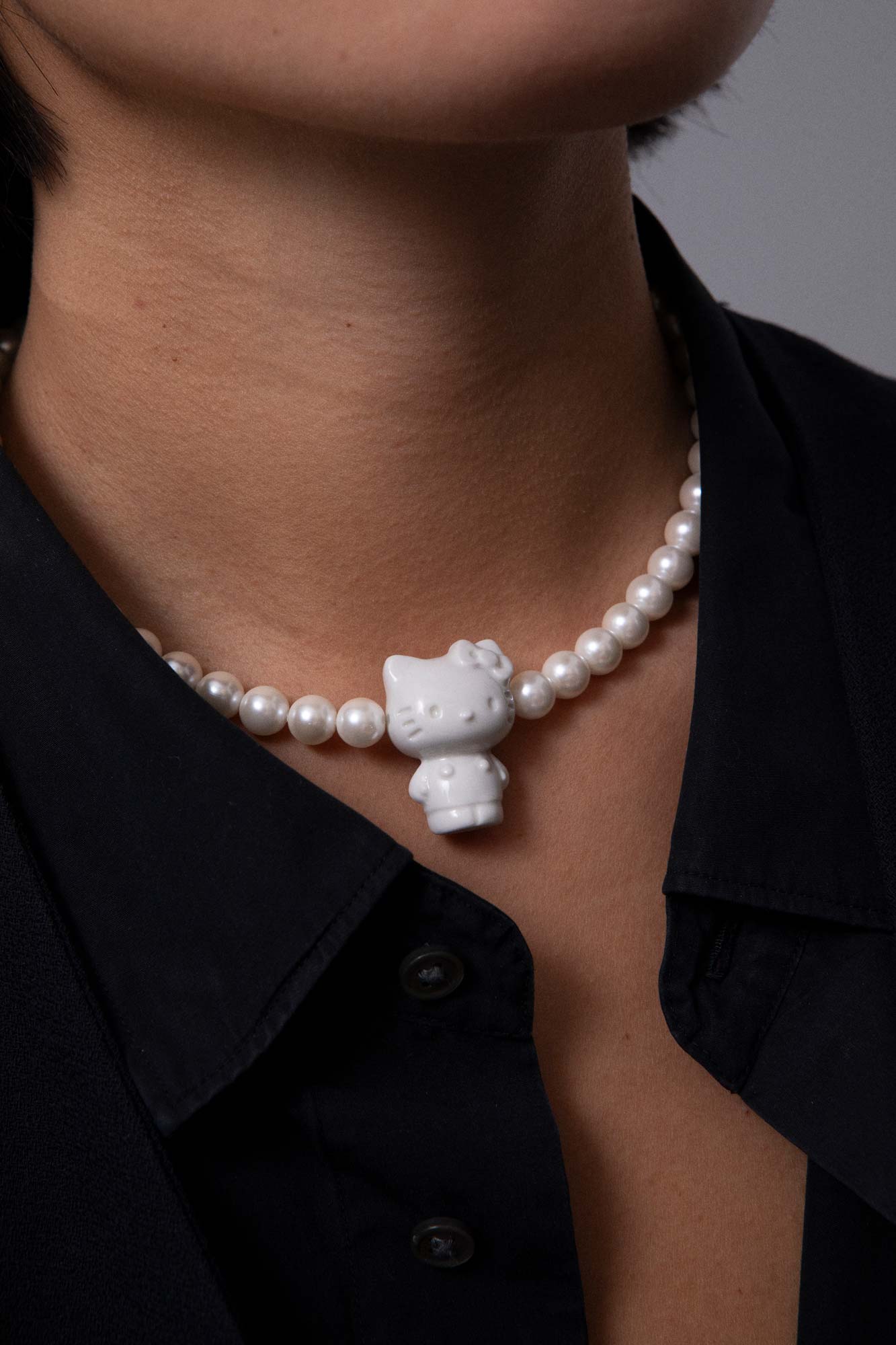 HELLO KITTY & PEARLS NECKLACE