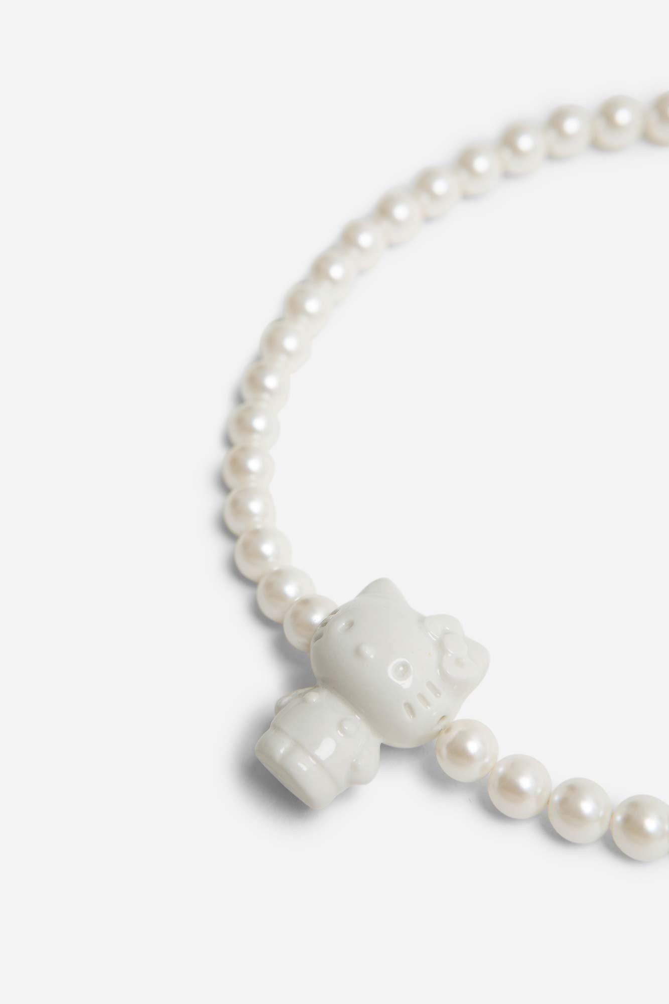 HELLO KITTY & PEARLS NECKLACE