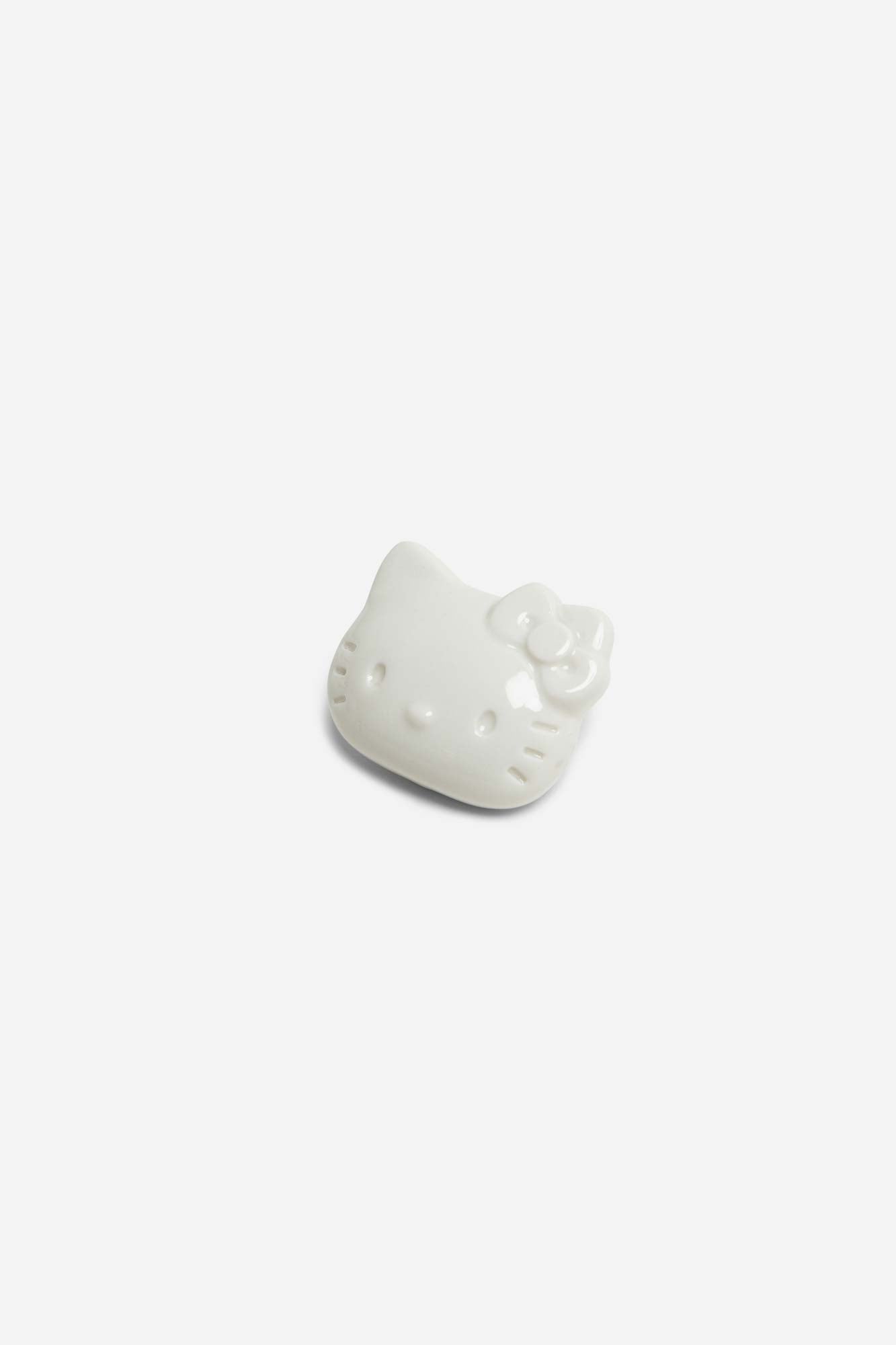 HELLO KITTY PIN – ANDRESGALLARDO