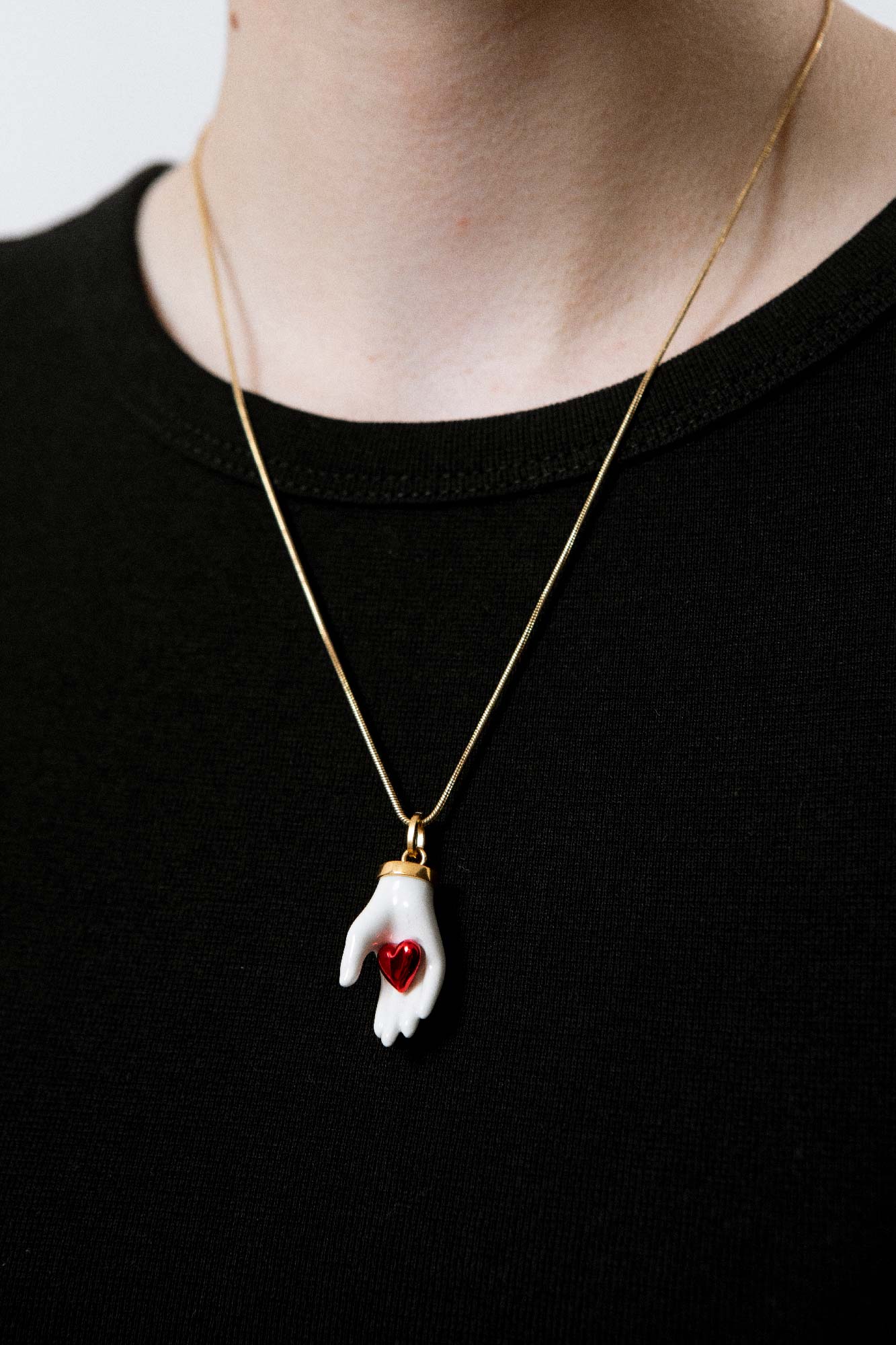 LITTLE HAND & HEART NECKLACE ENAMELED RED