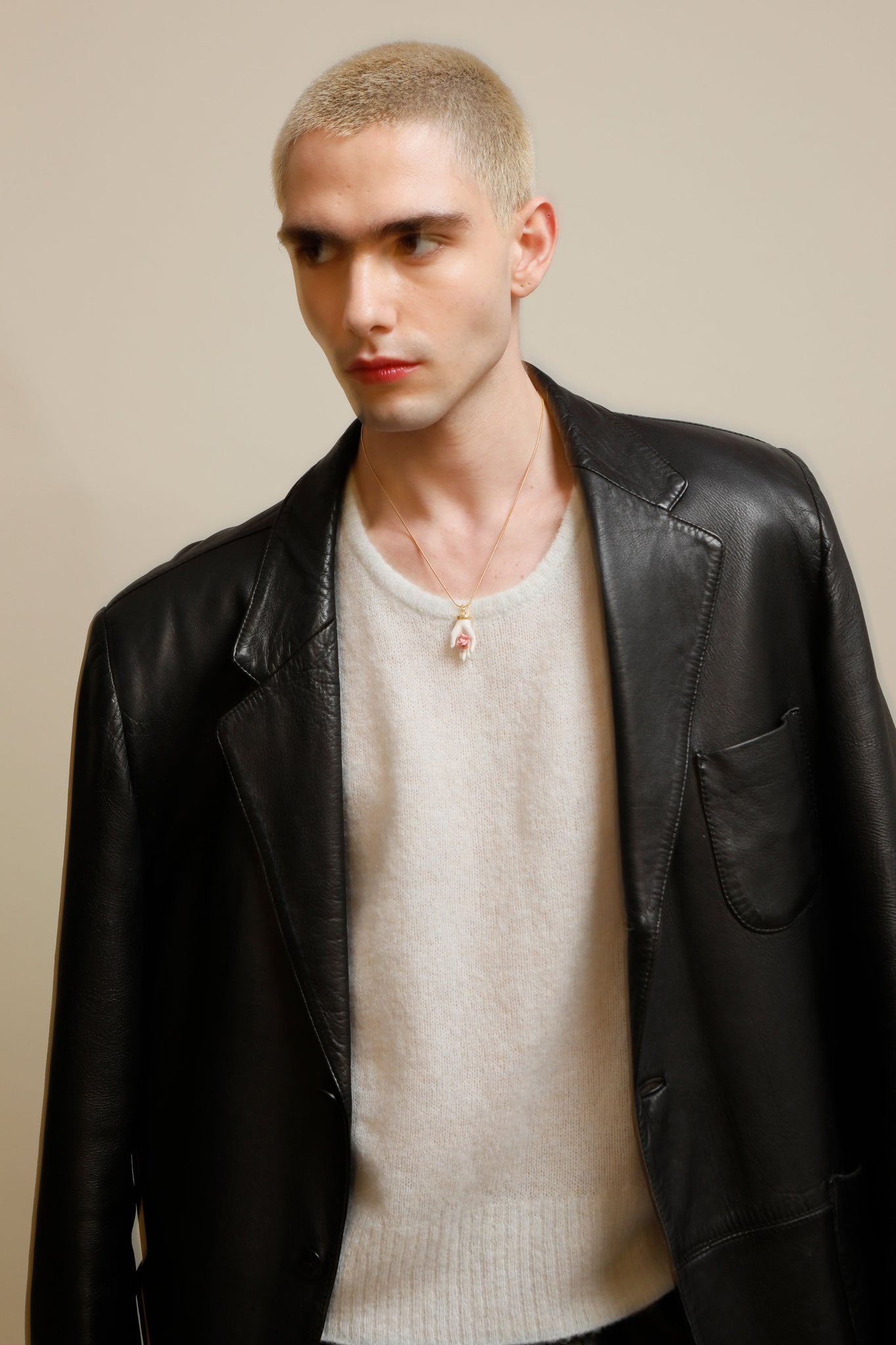 LITTLE HAND & ROSE NECKLACE - ANDRESGALLARDO