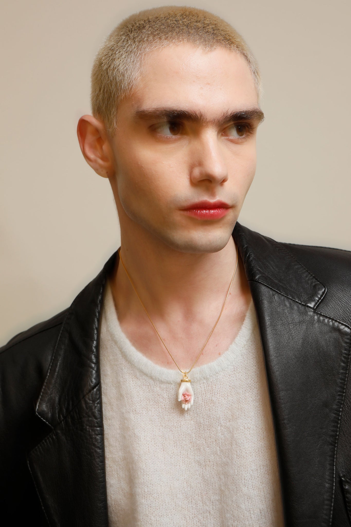 LITTLE HAND & ROSE NECKLACE - ANDRESGALLARDO