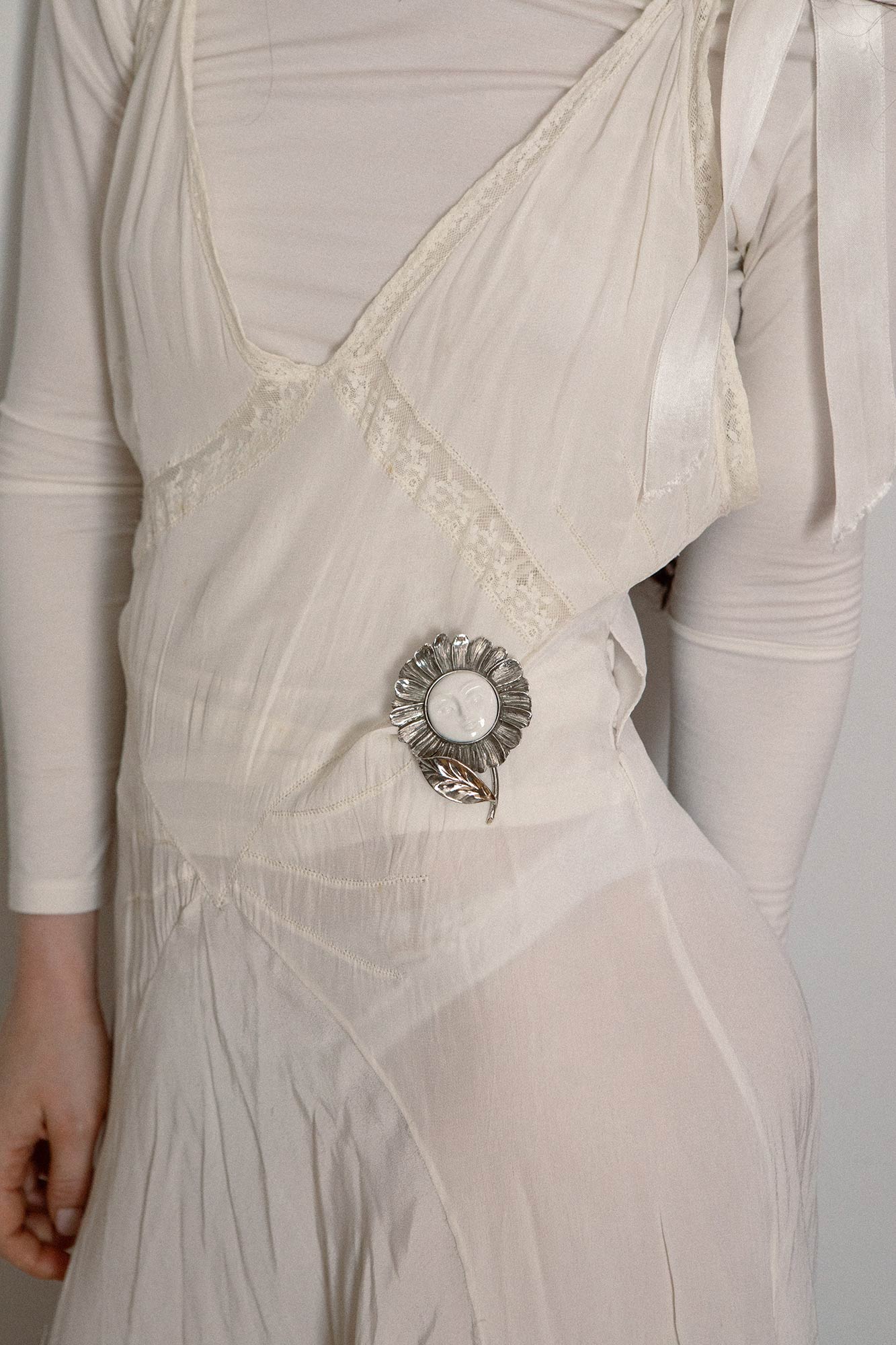 MARGUERITE BROOCH SILVER - ANDRESGALLARDO